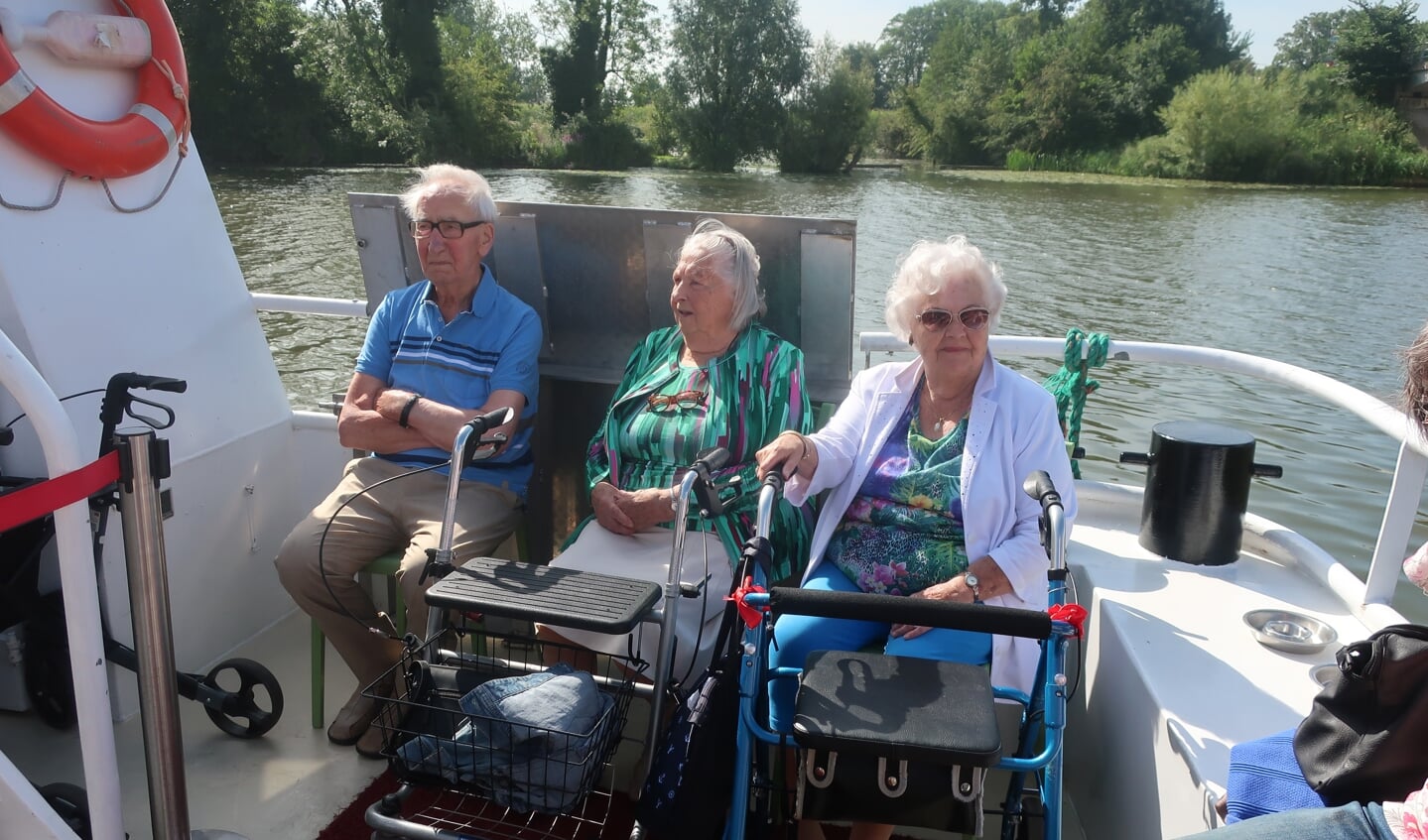 De ouderen genieten van het uitje