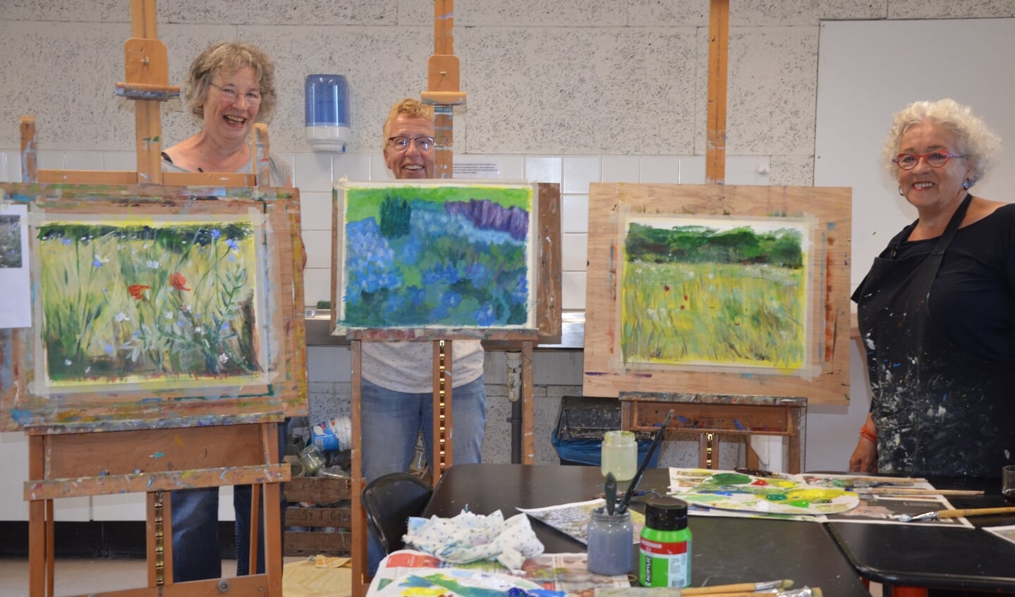 Tonnie, Nelleke en Anke genieten bij Lang Leve Kunst