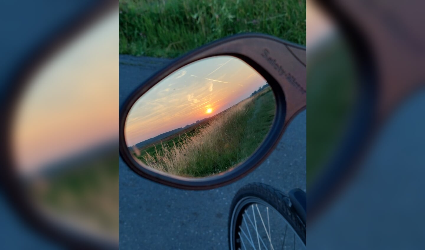 Op een mooie zomeravond nog een fietstochtje maken. Zonsondergang, mooi en stil in de polder bij Nekkeveld.