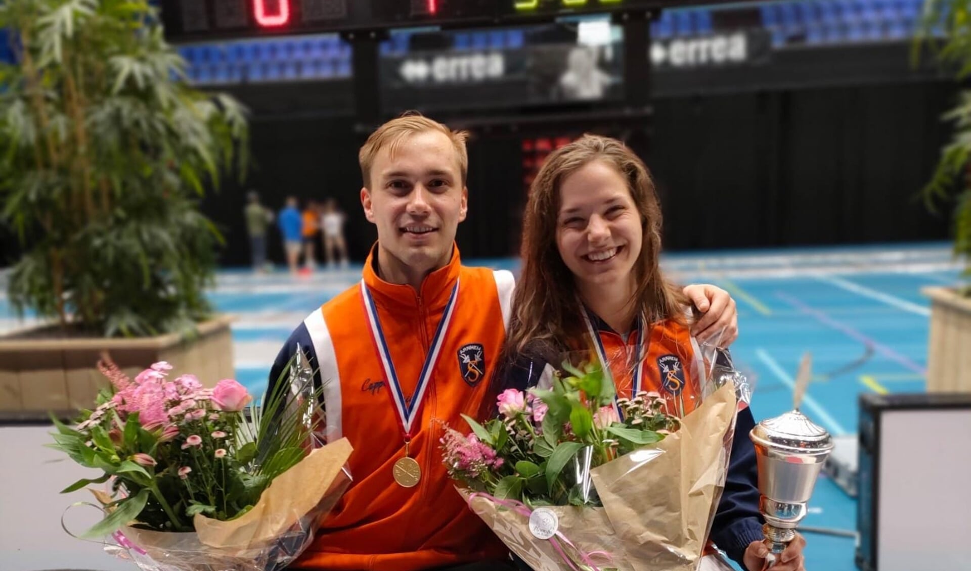 David van Nunen en Henriëtte Hofman zijn maar wát blij met hun NK-medaille.