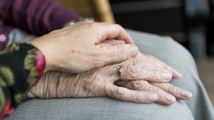 Artsen zijn nog altijd tegen een voorstel om euthanasie mogelijk te maken voor mensen die vinden dat hun leven is voltooid.