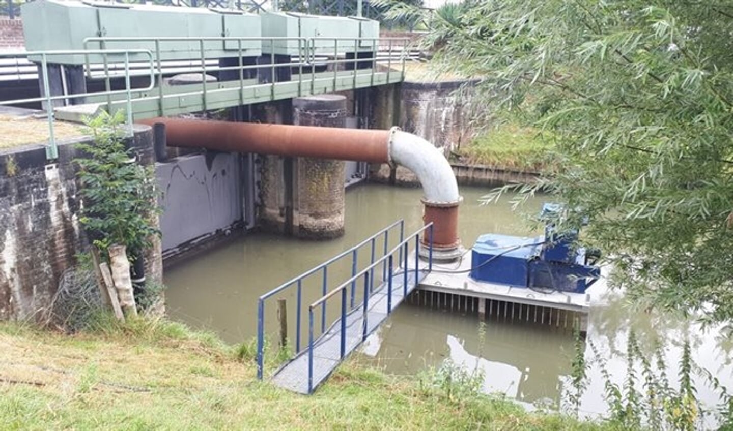 De extra pomp die is geplaatst bij de inlaat in Wijk bij Duurstede om de Kromme Rijn van water te voorzien