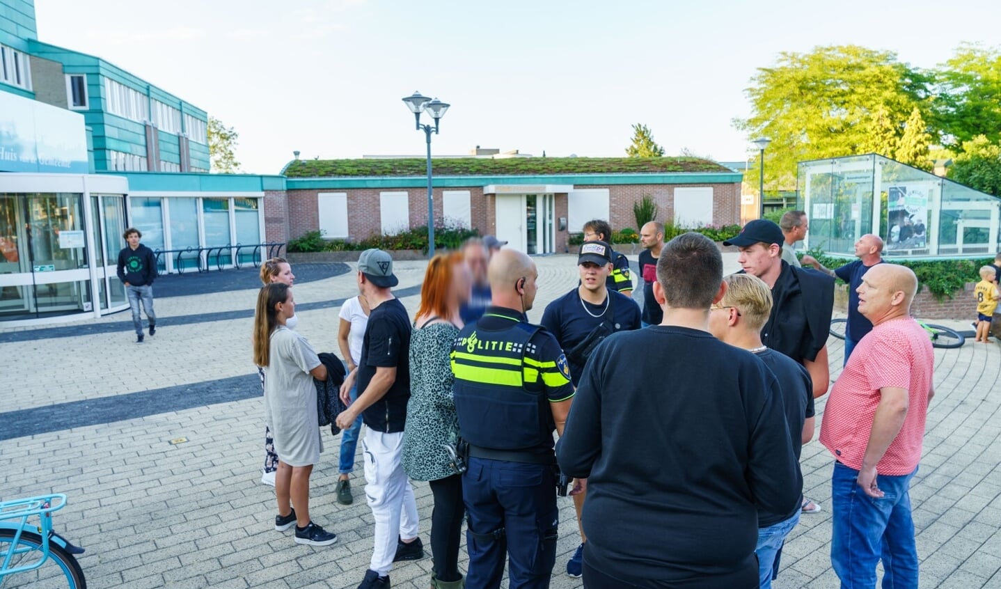 Bezorgde Bewoners Wijk Bij Duurstede Spreken Met Burgemeester Meerts En ...