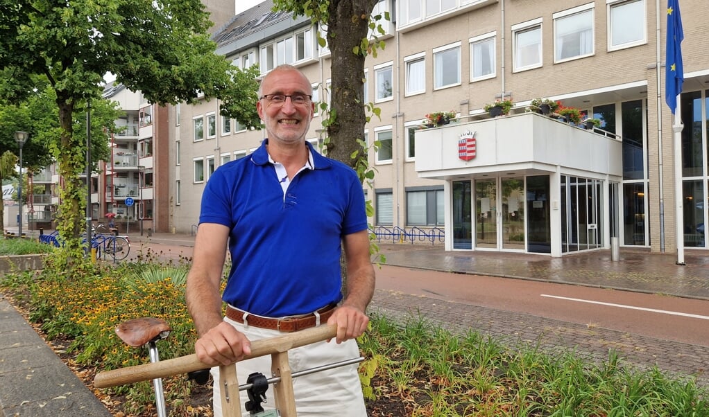 André begeleidt op zijn Houten fiets veel buitenlandse groepen die kennis willen maken met onze Fietsstad.