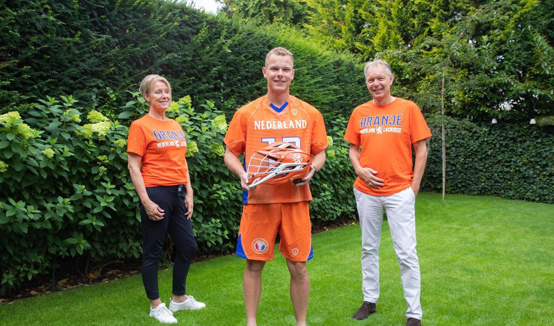 Sebastiaan Röell gaat met zijn team naar het WK Lacrosse in Ierland. Zijn ouders komen aanmoedigen.