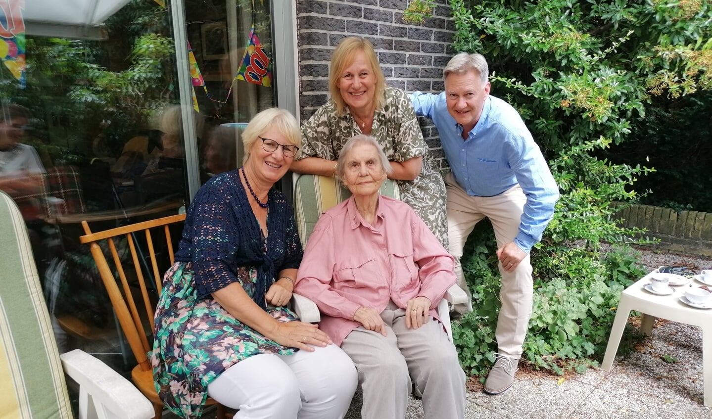 Loes Blok-Vuijk (100) en haar kinderen Marjorieke, Anneloes en Steven. Zij wenst een bewoonbare planeet voor haar nakomelingen.