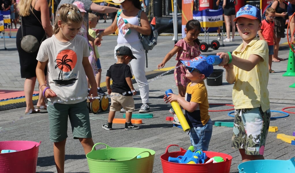 De kinderen, en hun ouders, konden bij het Kinderfestival kennismaken met verschillende activiteiten en sporten. 