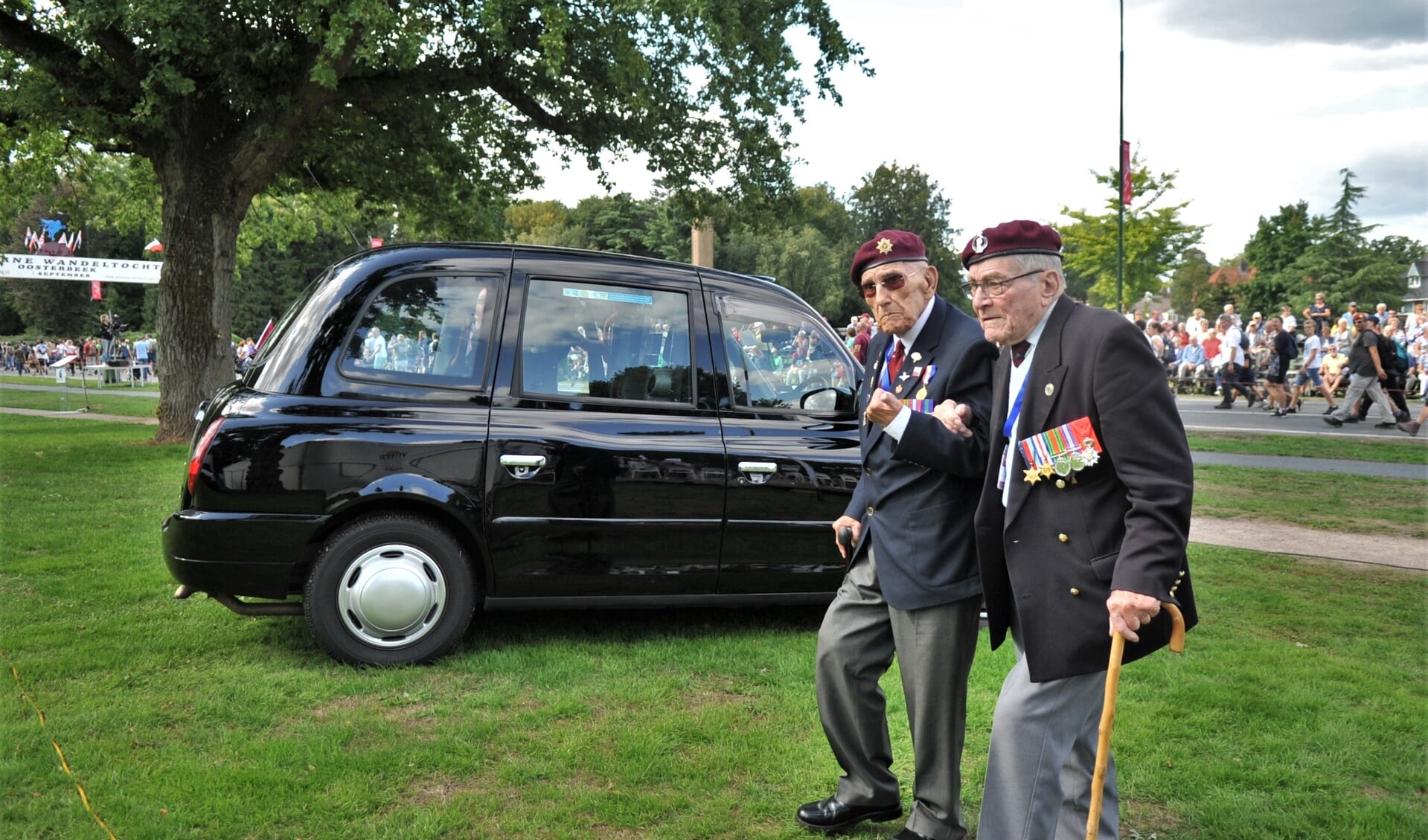 De oud-Londense Taxi’s met veteranen 
