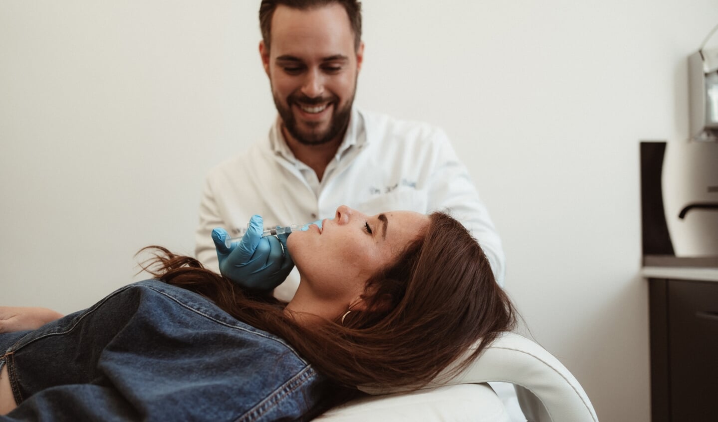 Geen huid is hetzelfde dus is het advies van één van de professionele (KNMG) cosmetische artsen van de Van Dijk Clinic belangrijk.