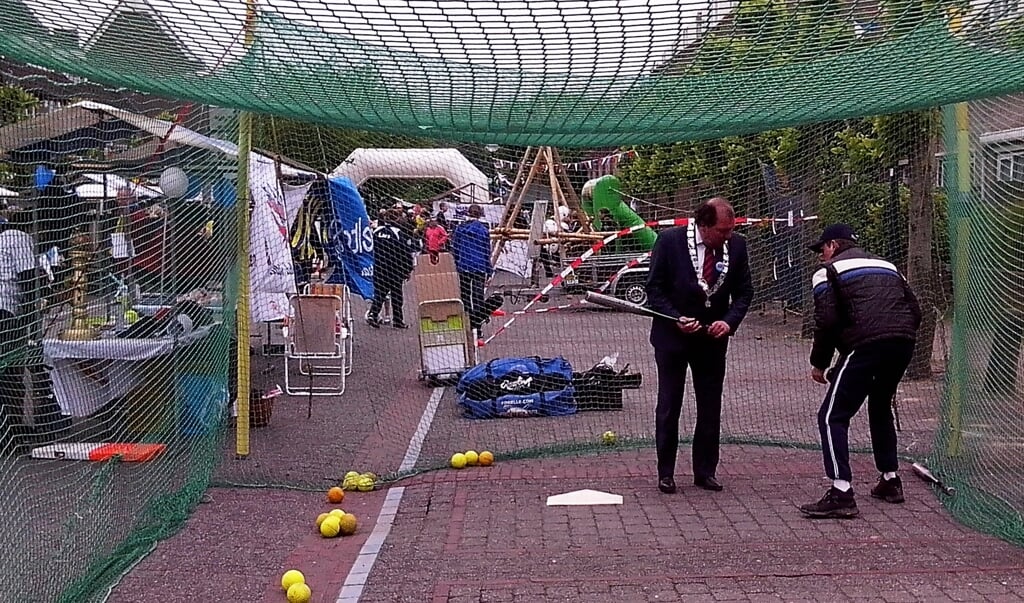 Burgemeester Ostendorp aan slag bij de Bunnik Fair