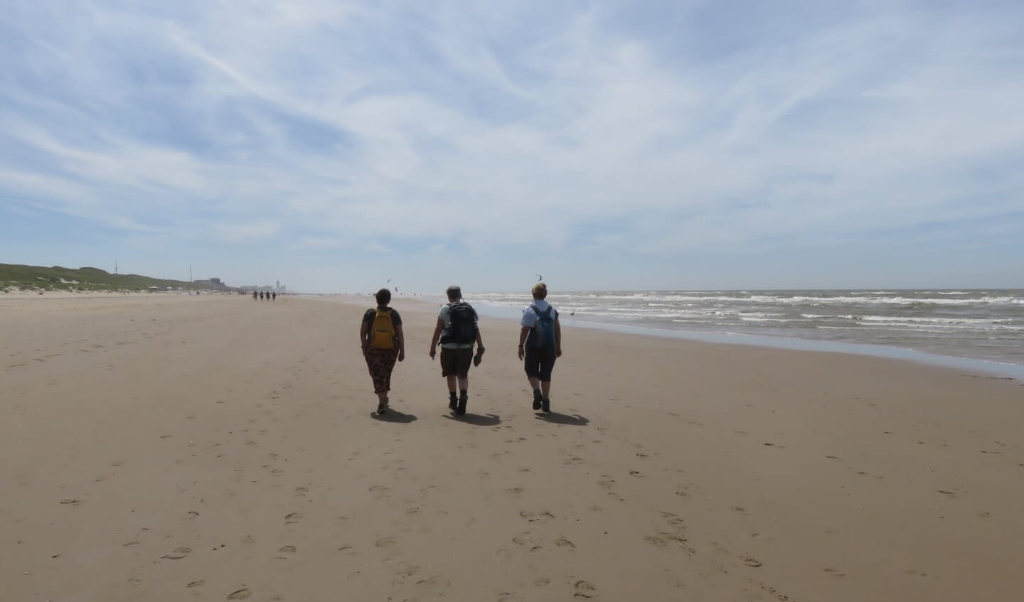 Deze foto is gemaakt op 3 augustus. Wandeling door de duinen vanaf station Overveen, laatste kilometers over het strand naar Zandvoort aan zee.