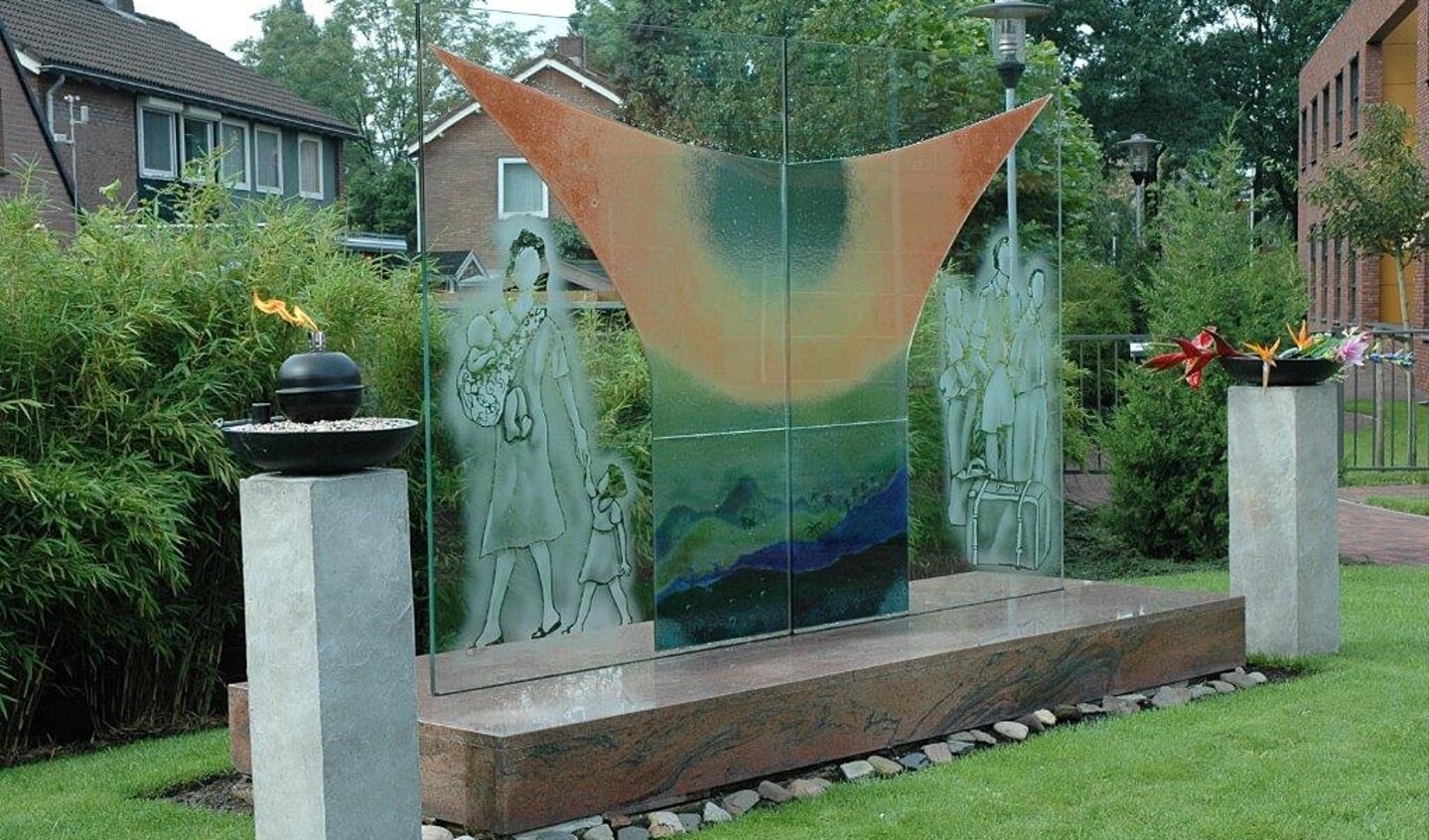 Het monument herdenking 15 Augustus in de tuin van Rumah Kita