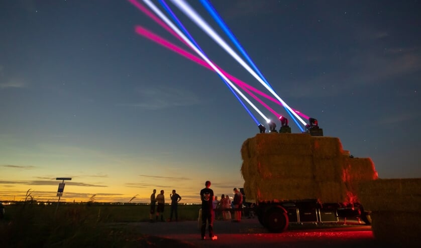 Boeren lieten vanavond laserlicht over de polder schijnen.