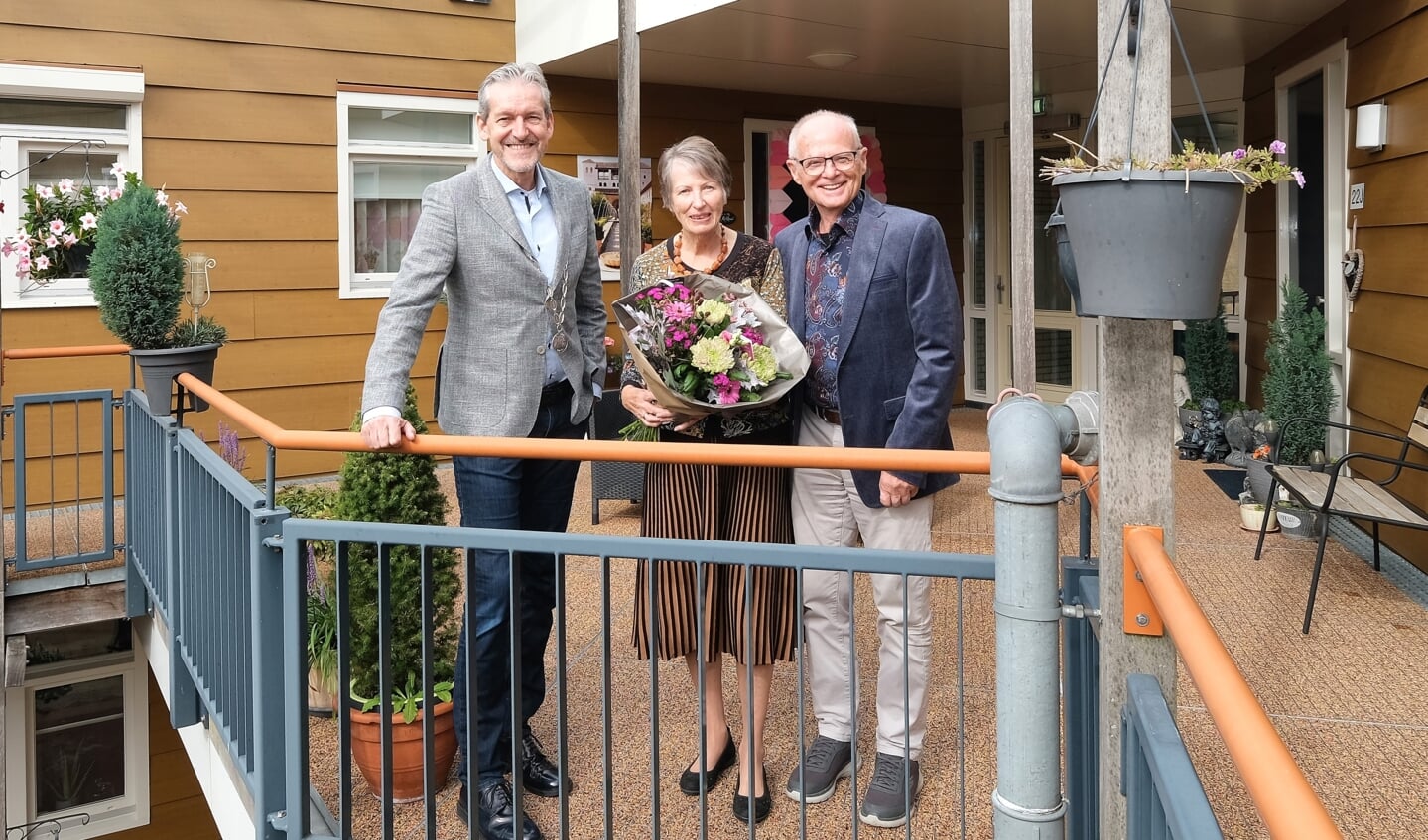 Het echtpaar Kühlman kreeg vandaag bezoek van burgemeester Hans van der Pas, die namens de gemeente Rhenen zijn gelukwensen kwam overbrengen. 