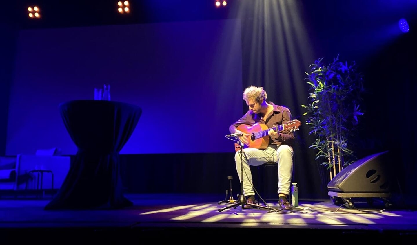 Marnix Ducroock heeft naast zijn carrière als muzikant een tweede baan genomen.