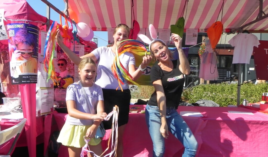 Dochter Jazzlynn en moeder Melanie maken speciaal voor 't Groentje een dansje met Mariska van Ikke Dans!.