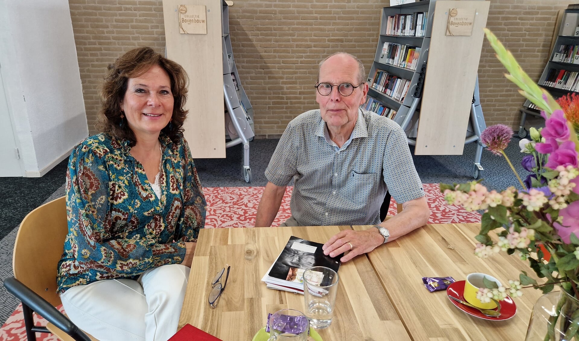 Christel van Hunnik en Peter Peterse vertelden over Café Doodgewoon op de plek waar de bijeenkomsten plaatsvinden