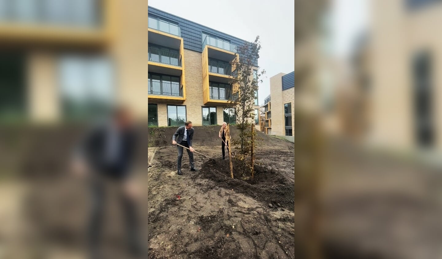 Van Veldhuizen en Van Laar planten eerste boom