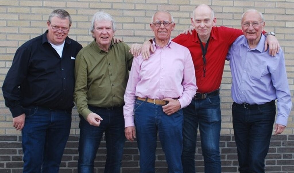 Van links naar rechts: Frans Ernst, Ad Rats, Johan Molenveld,Sietse de Leeuw, Ben Reijers.