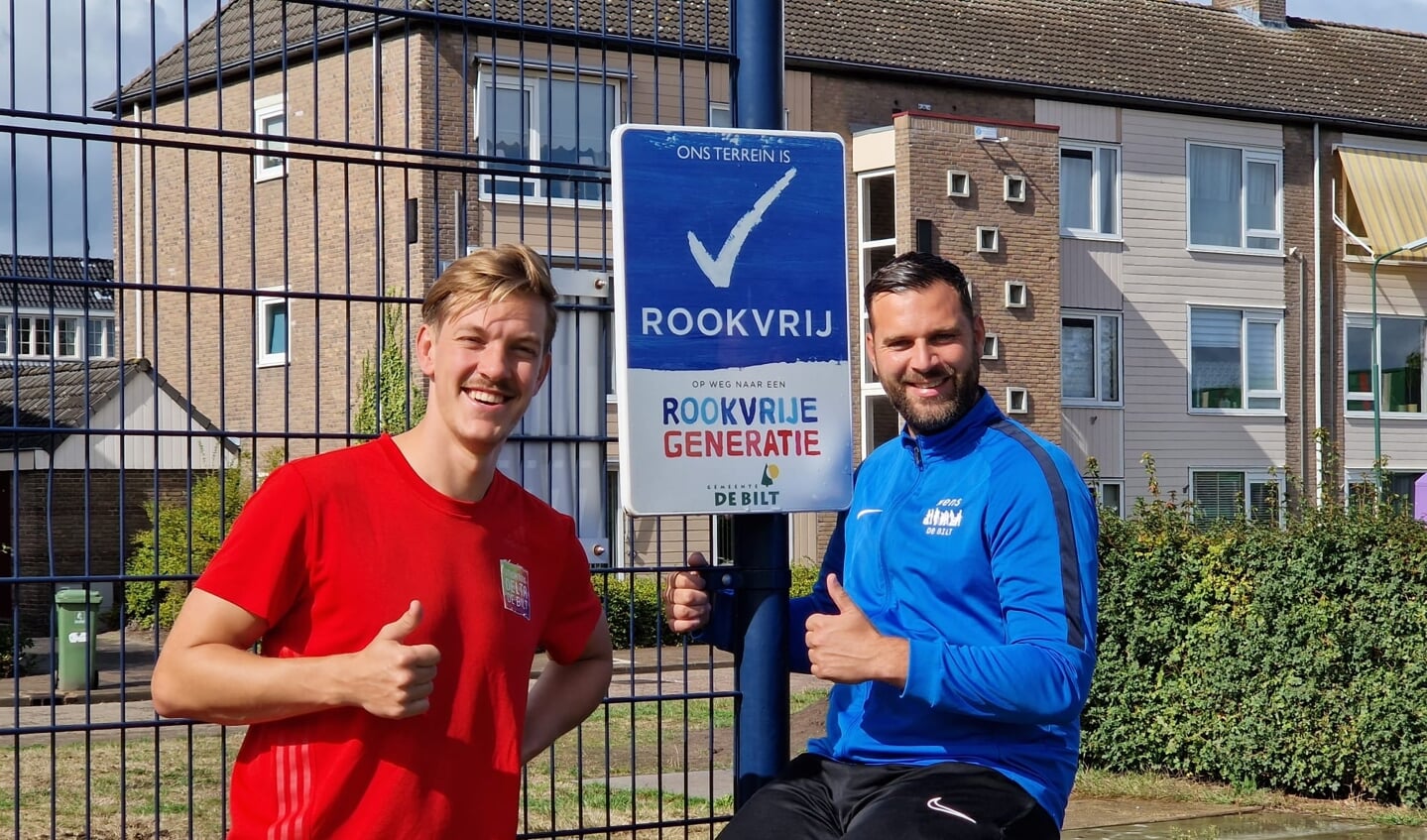 Coen van Eck en Niels van Veelen willen steeds meer plekken in De Bilt rookvrij maken.