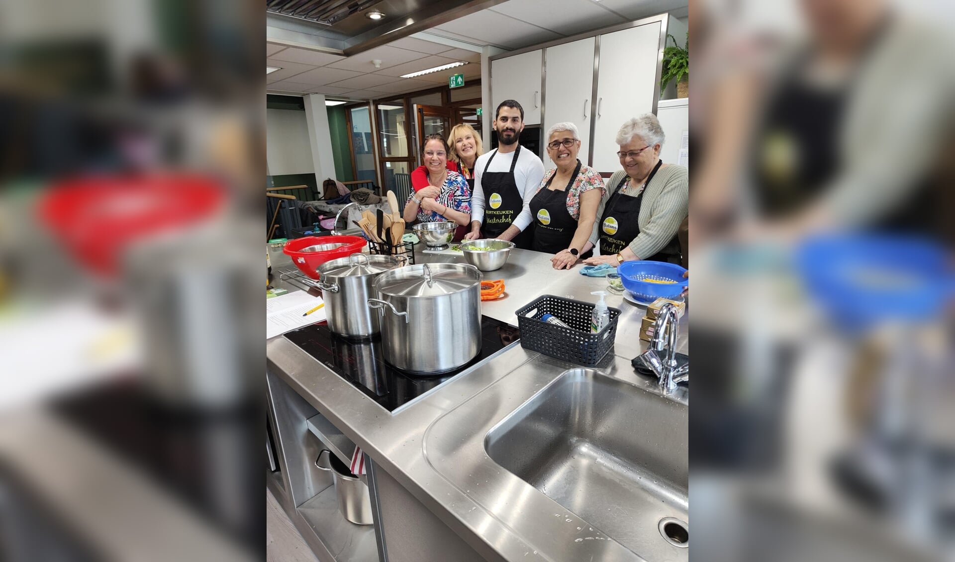 Samen koken en daarna gezellig eten in De Plantage.