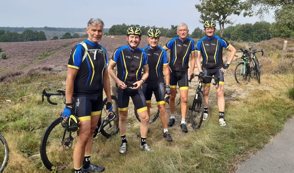 Leden van Toertocht Veenendaal stappen geregeld op de fiets voor een tocht, maar deze zaterdag helpen ze allemaal mee in de organisatie.