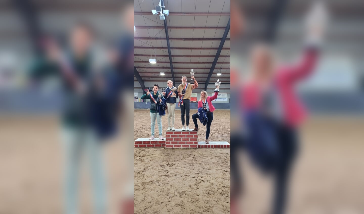 Linda Pitlo, Daniek van der Grift, Leonie Verbeek en Eefje van Harskamp - Peek