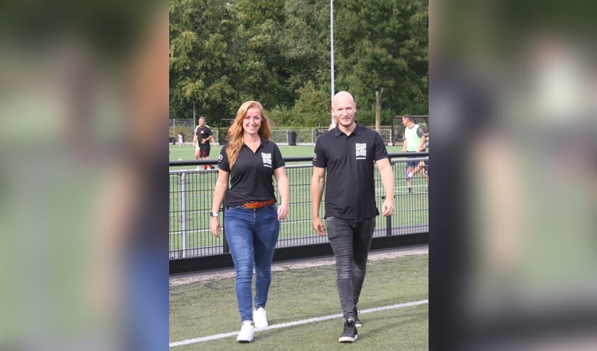 Marieke Koudijs en Daniël Jellema gaan langs bij de verenigingen.