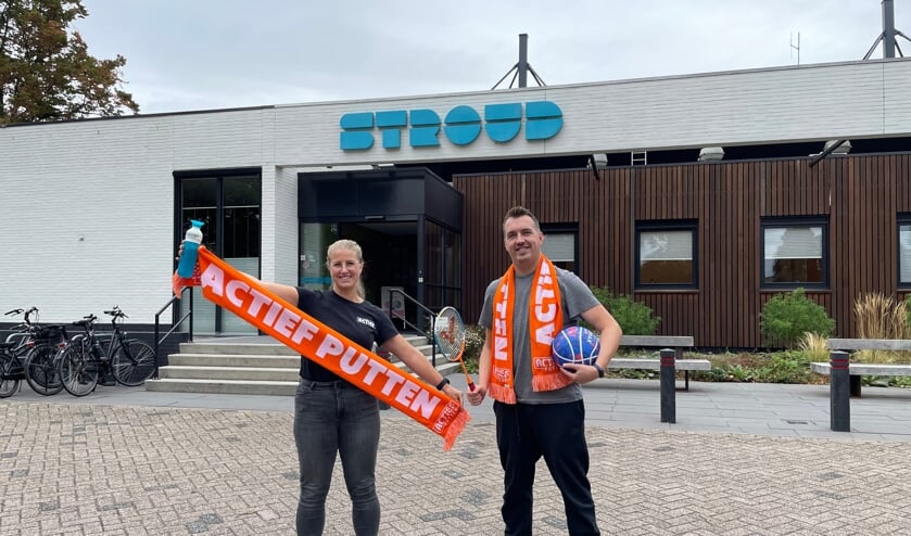 Kim Ligtermoet en Kelvin van den Broek en hun collega buurtsportcoaches vieren dat Actief Putten tien jaar bestaat.