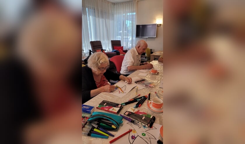 Realiseren van het creatief werk door bezoekers van De Vallei.