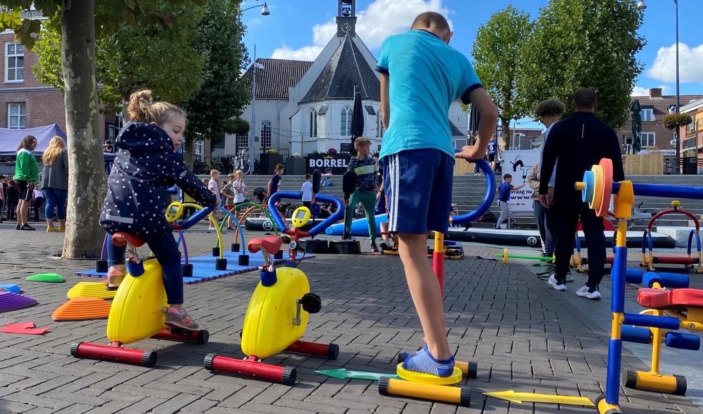 De jongste jeugd kon woensdag op de markt in Veenendaal sportief aan de slag.