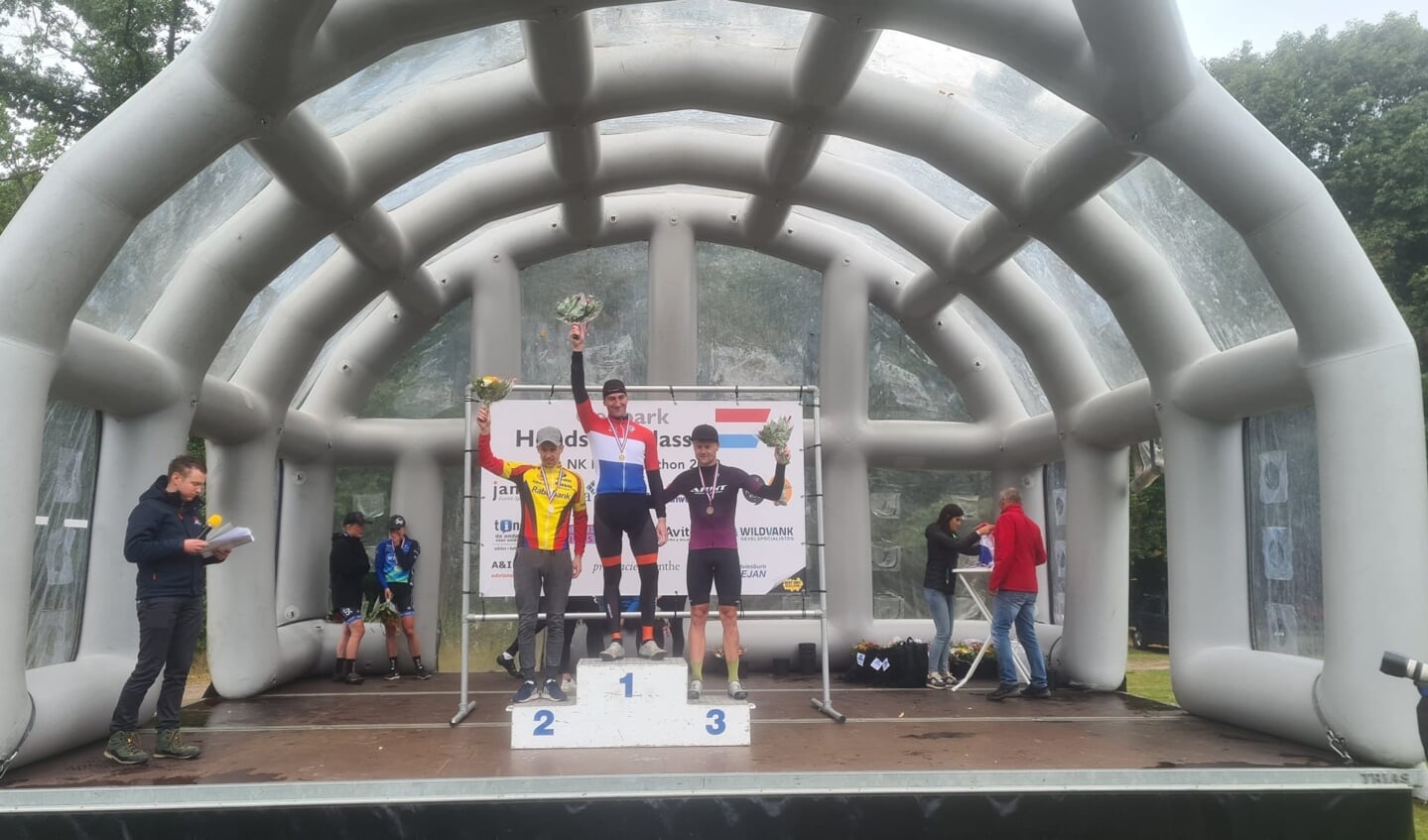 Ronald van der Laar 2e op NK Marathon Mountainbike
