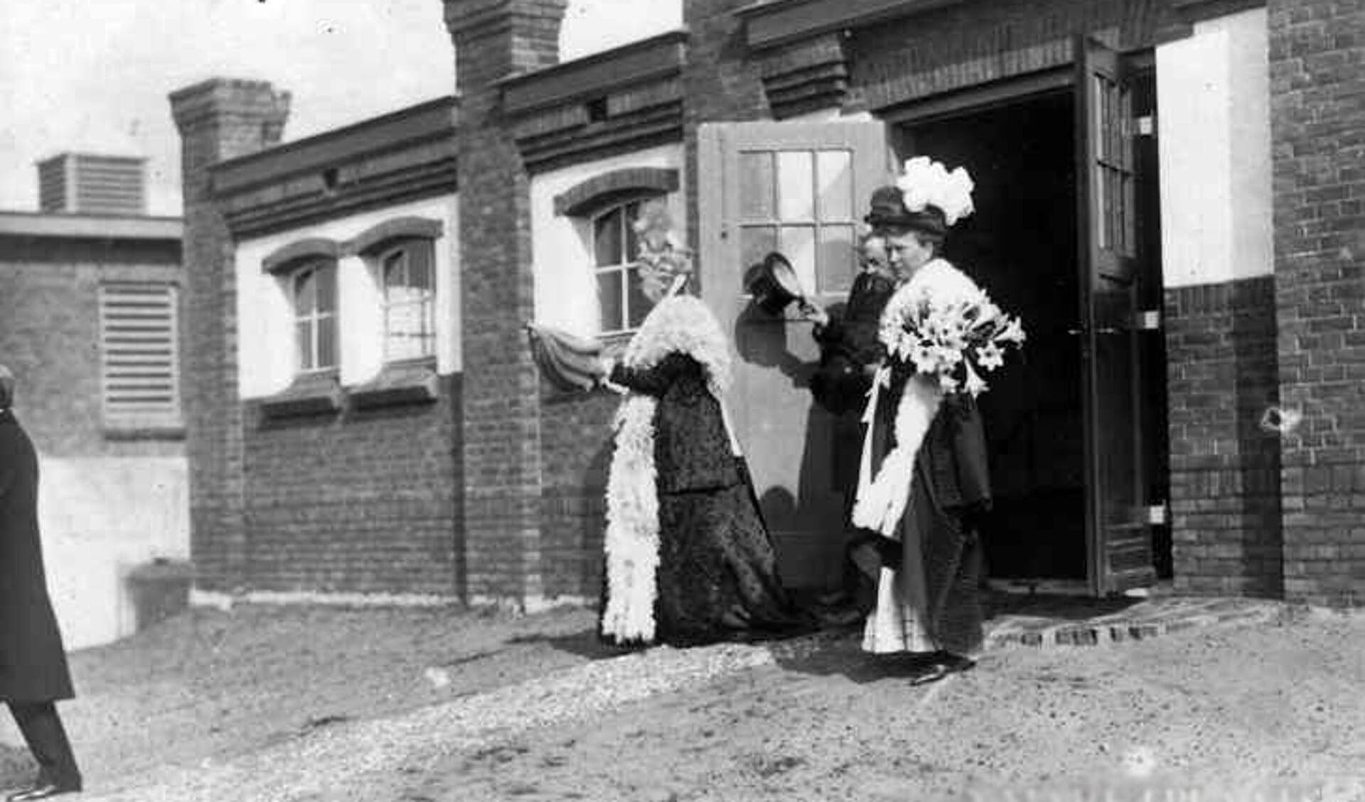 Opening in 1912 door koningin Emma