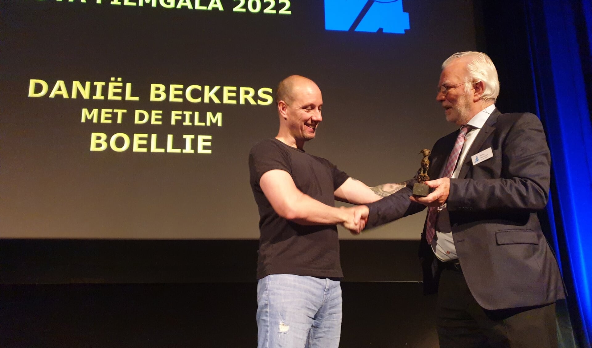 Daniël Beckers (links) mocht zondagmiddag de prijs in ontvangst nemen voor de beste film op het NOVA filmgala.