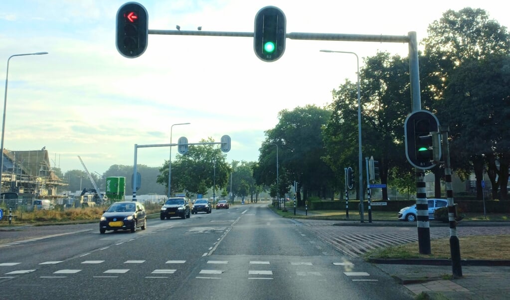 De stoplichten aan de Apeldoornstraat in Voorthuizen gaan verdwijnen.