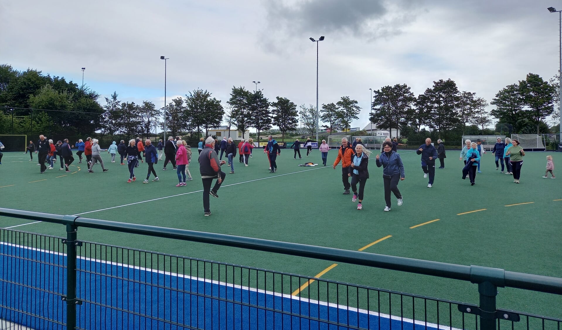 De start van het sportseizoen bracht vorig jaar veel Baarnse senioren samen op het hockeyveld.