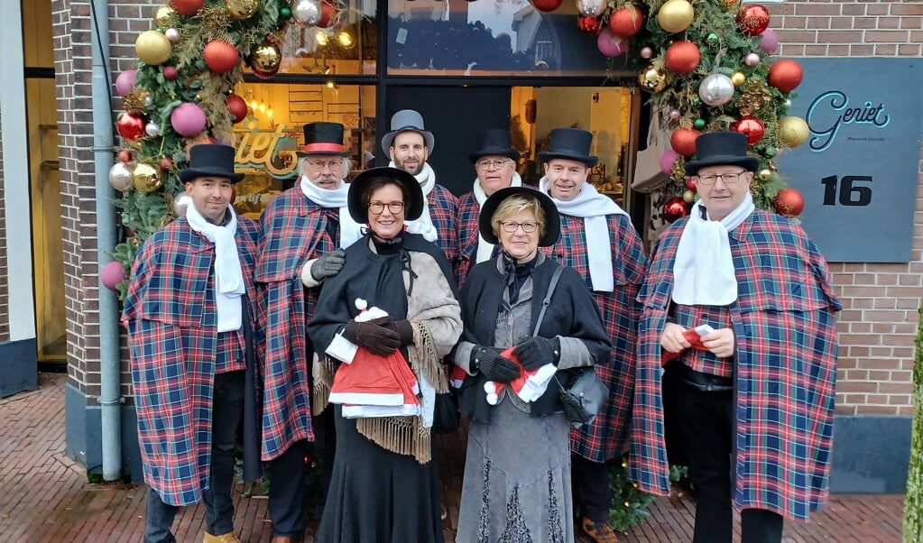 De Dickens Fair-commissie zal ook dit jaar weer in vol ornaat aanwezig zijn. Inmiddels zijn de commissieleden alweer druk bezig met de voorbereidingen voor de 16e editie.