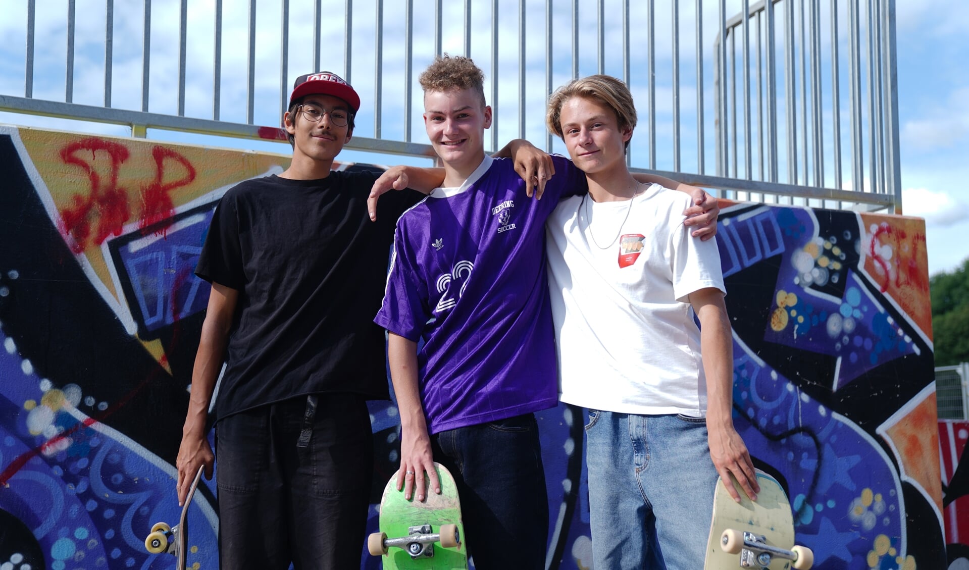 Van links naar rechts: skaters Kyle, Sem en Tijn.