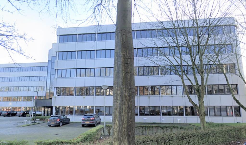 Kantoorpanden aan de Plotterweg, 31-33. Dit najaar worden hier 129 woningen gecreëerd. 