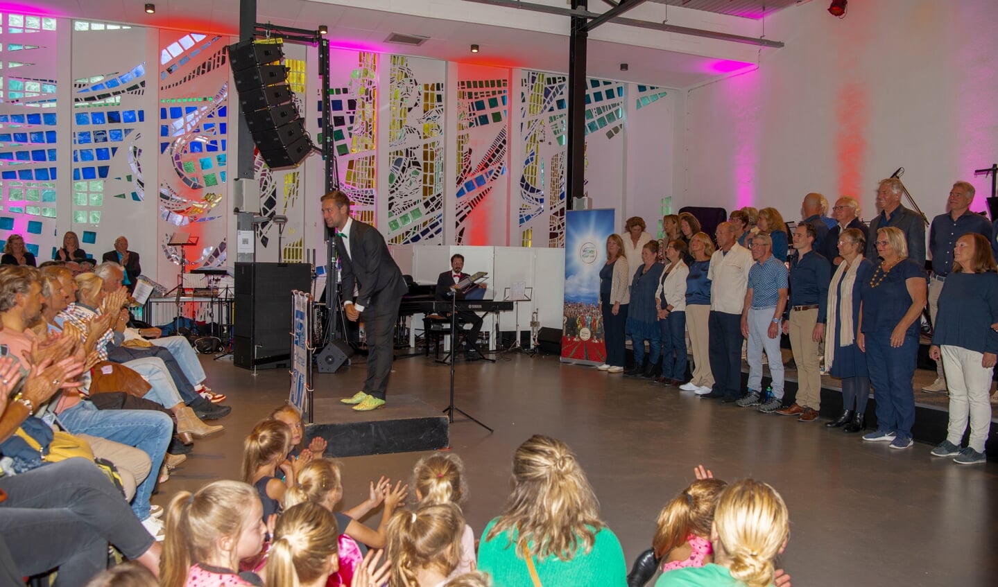Het Voorwegkoor onder leiding van dirigent Bas van Splunter en pianist Jasper Zwank