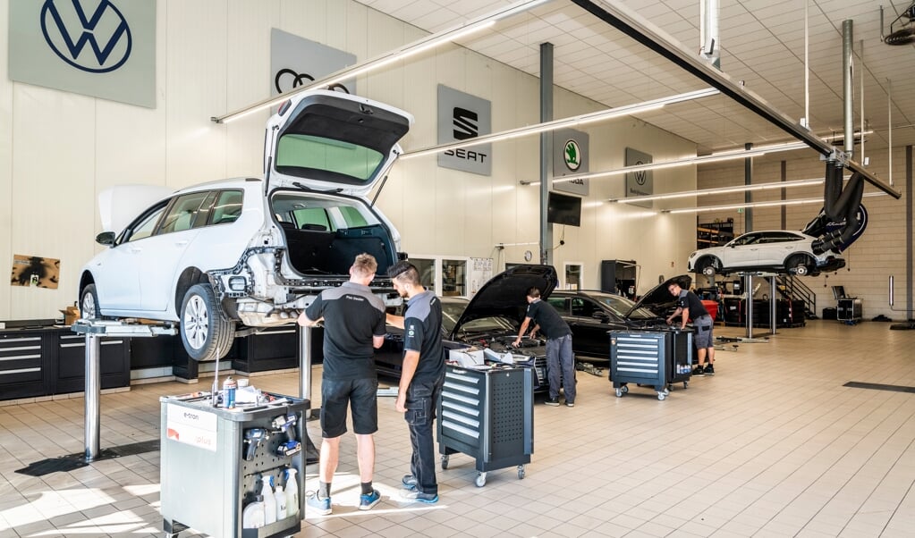 Pon Dealer Groep, vestiging Barneveld, is op zoek naar een bedrijfswagenmonteur en een personenautomonteur.
