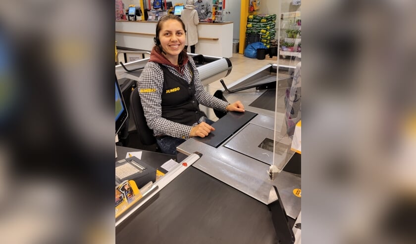 Lena verruilt de kassa voor een pleeggezin.