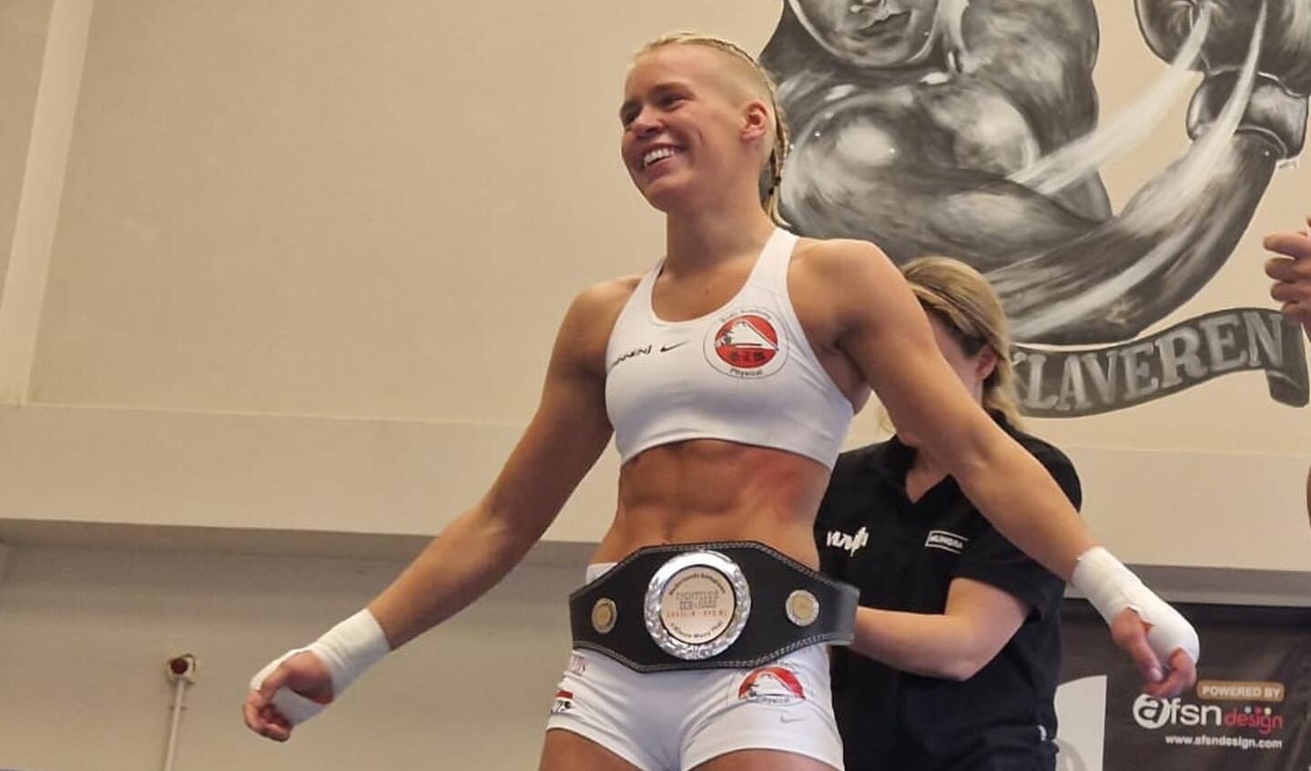 Noor Oosterhoff uit Ermelo won afgelopen zondag het titelgevecht Muay Thai en mag zichzelf Nederlands Kampioen noemen. 
