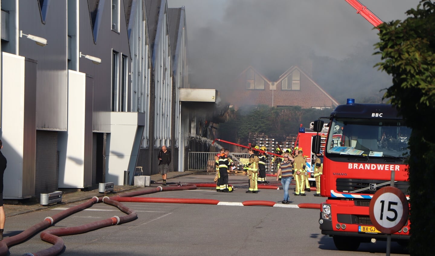 De brandweer is met veel materieel uitgerukt.