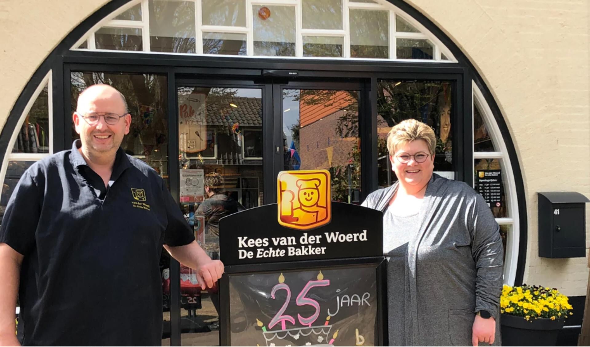 Het echtpaar Van der Woerd tijdens het 25-jarig bestaan van de bakkerij, april vorig jaar.