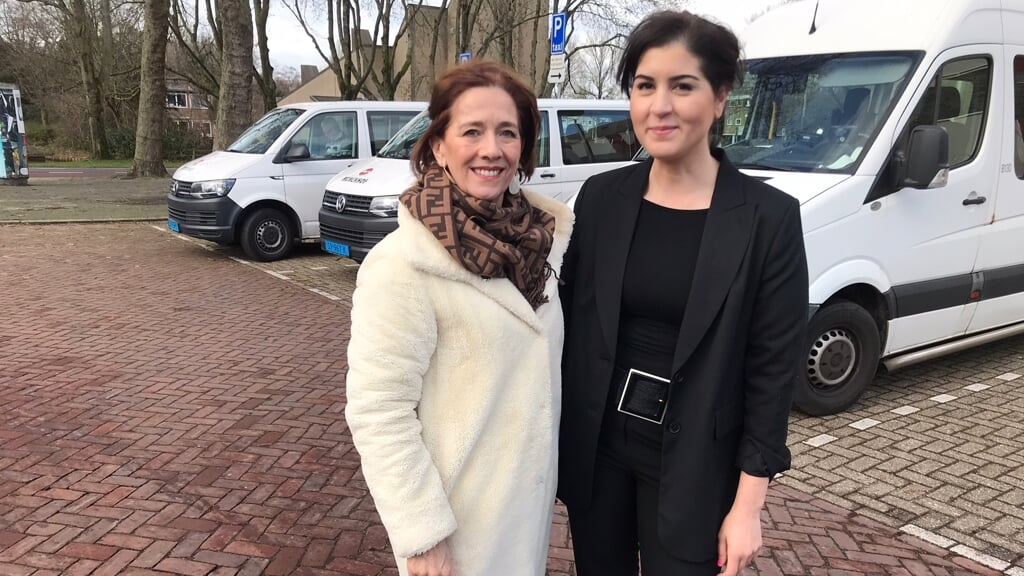 Jacqueline Höcker (Goed voor Amstelveen) en Saloua Chaara (D66).