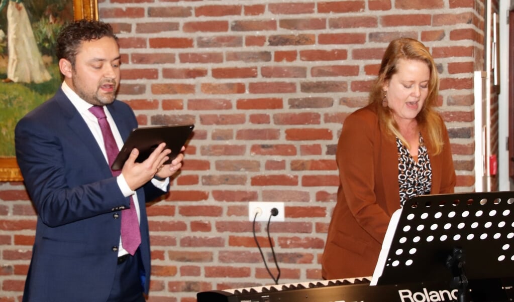Wethouders Wichert Stoffer en Jennifer Elskamp muzikaal in actie.