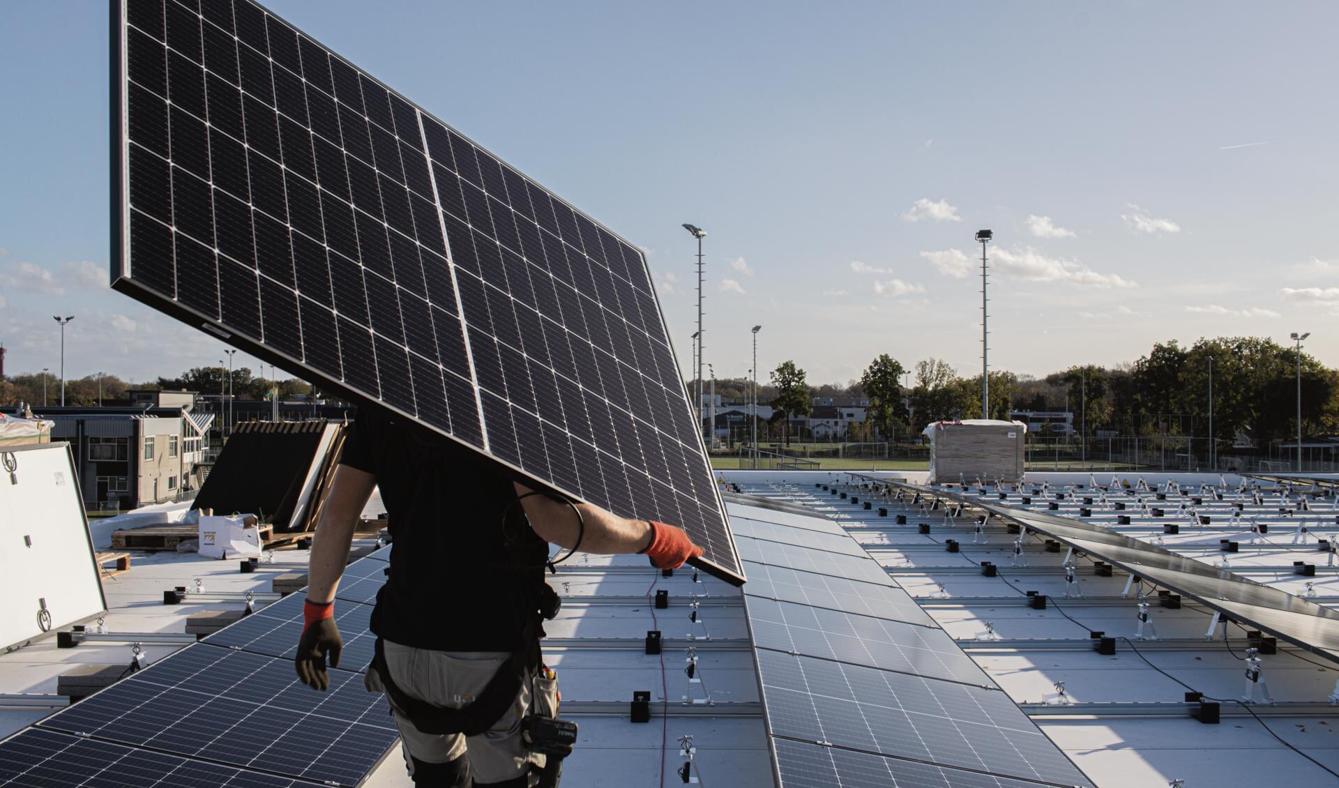 ,,In deze energietransitie kiezen ondernemers in toenemende mate voor zonnepanelen." 