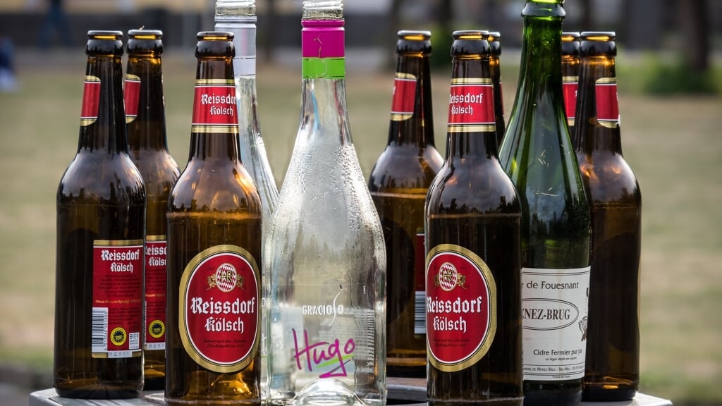 De gemeente wil een verbod op sterke drank bij para commerciele partijen