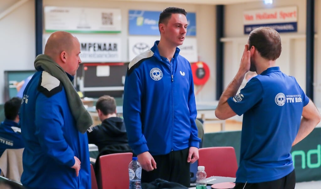 Dit trio van TTV Ede sloeg drie punten bij elkaar. Niet genoeg de nederlaag tegen Hilversum te ontlopen.
